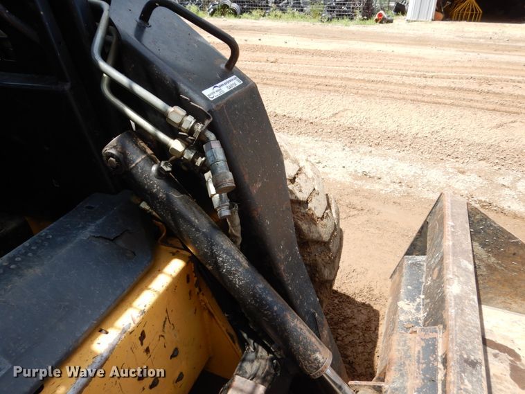 image for item GA9154 1999 New Holland LX985  skid steer loader