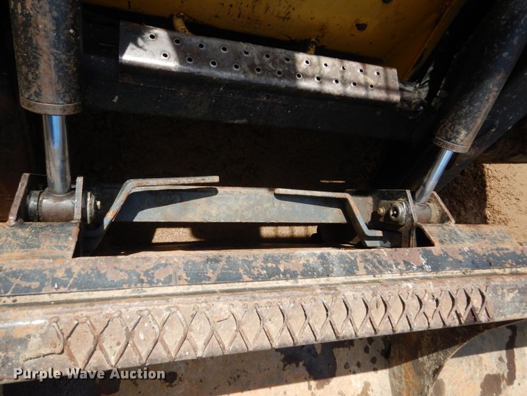 image for item GA9154 1999 New Holland LX985  skid steer loader