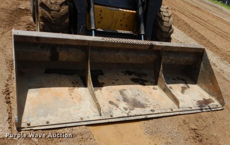 image for item GA9154 1999 New Holland LX985  skid steer loader