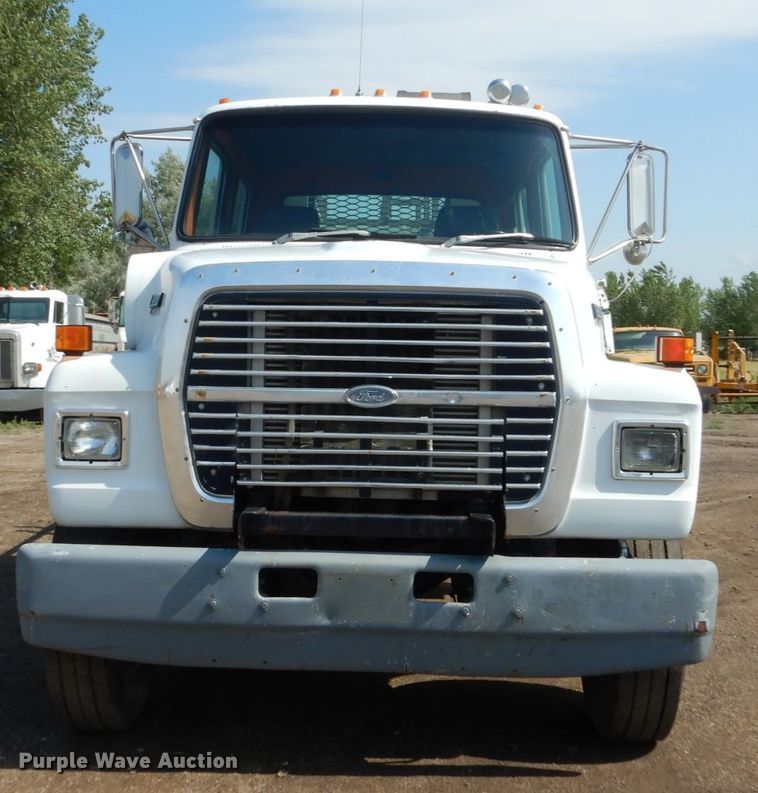 image for item GA9158 1988 Ford L8000  flatbed truck