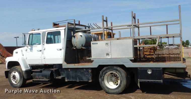 image for item GA9158 1988 Ford L8000  flatbed truck