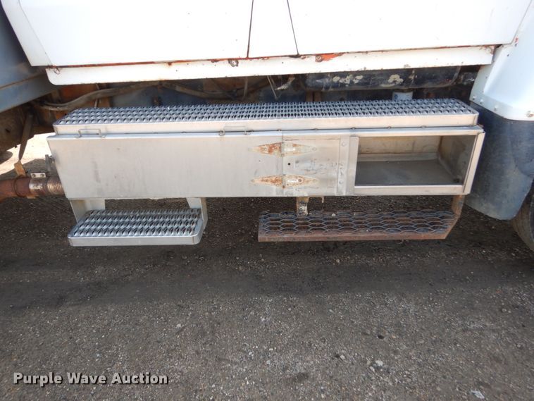 image for item GA9158 1988 Ford L8000  flatbed truck