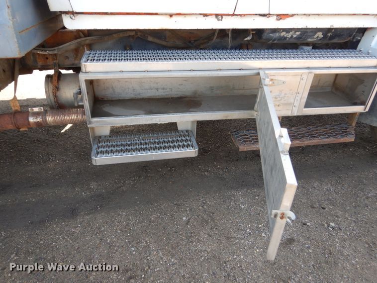 image for item GA9158 1988 Ford L8000  flatbed truck