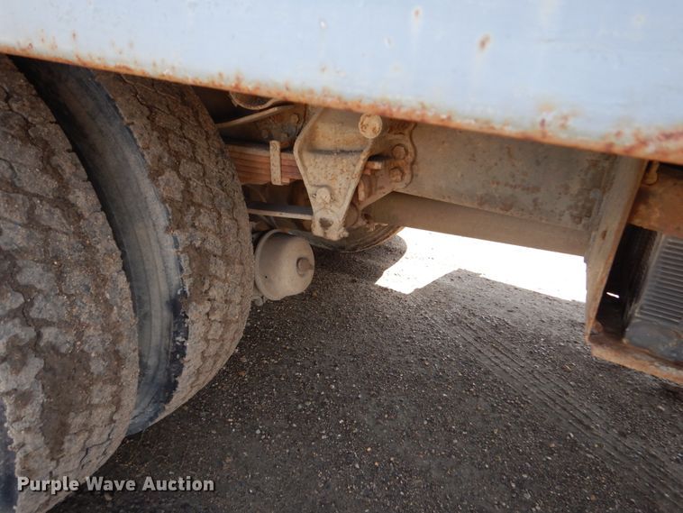 image for item GA9158 1988 Ford L8000  flatbed truck