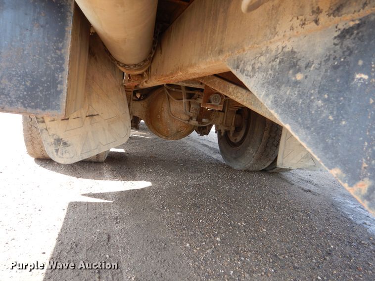 image for item GA9158 1988 Ford L8000  flatbed truck