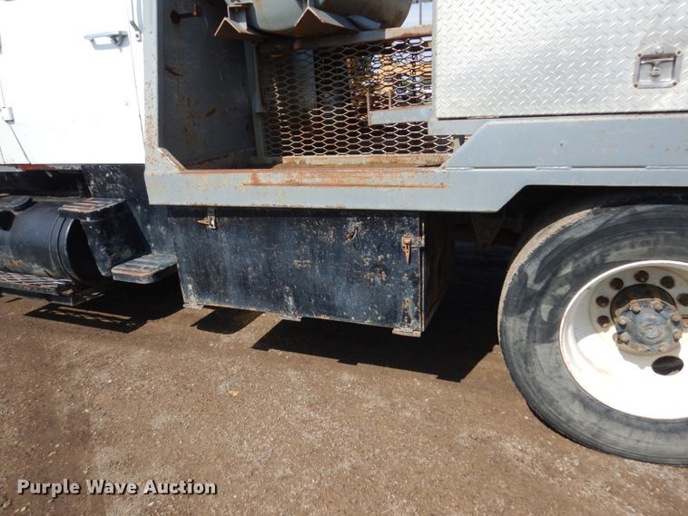 image for item GA9158 1988 Ford L8000  flatbed truck