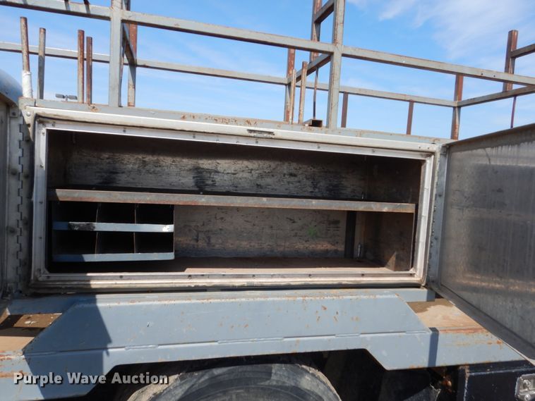 image for item GA9158 1988 Ford L8000  flatbed truck