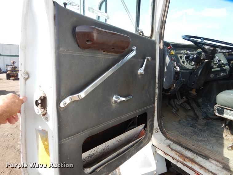 image for item GA9158 1988 Ford L8000  flatbed truck