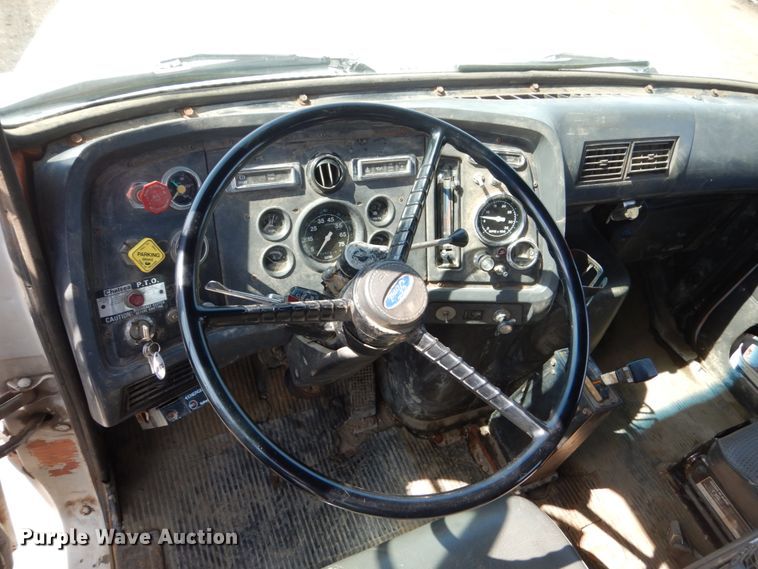 image for item GA9158 1988 Ford L8000  flatbed truck