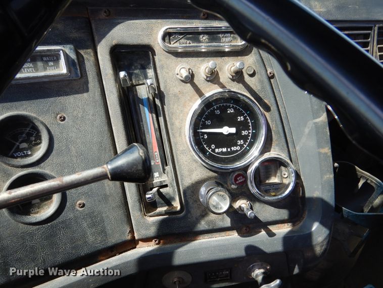 image for item GA9158 1988 Ford L8000  flatbed truck