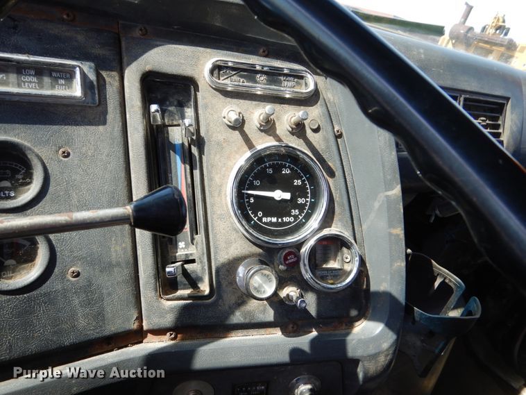 image for item GA9158 1988 Ford L8000  flatbed truck