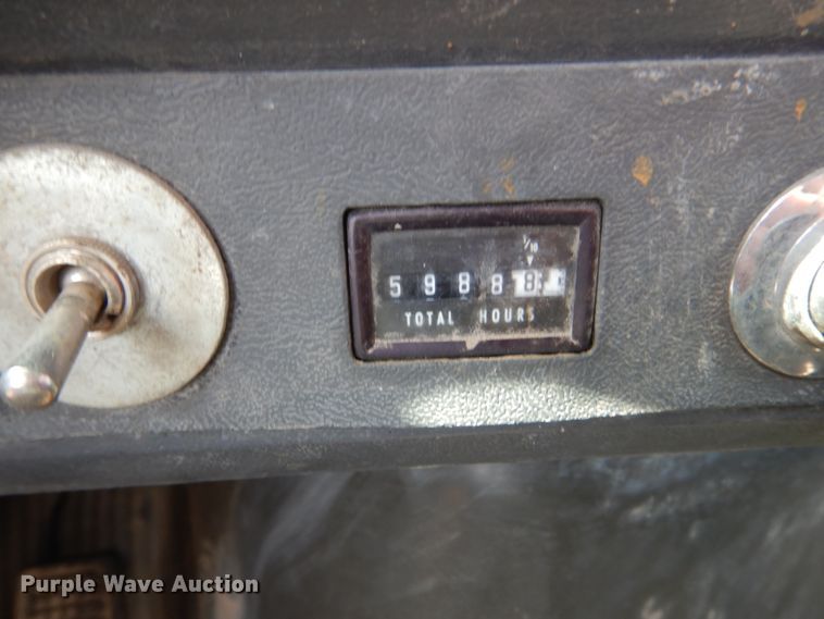 image for item GA9158 1988 Ford L8000  flatbed truck