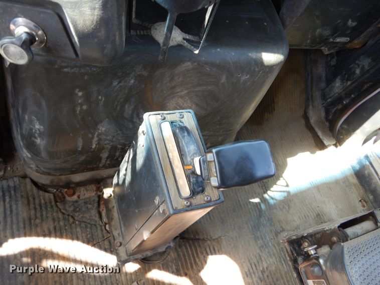 image for item GA9158 1988 Ford L8000  flatbed truck