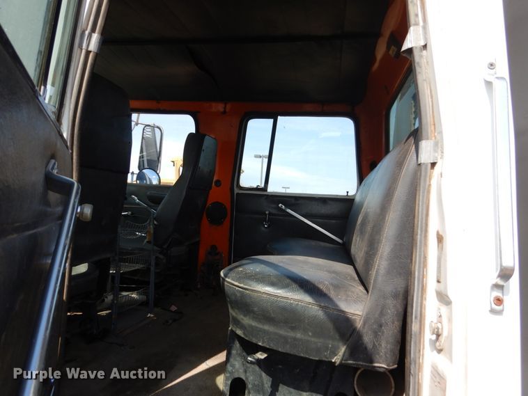 image for item GA9158 1988 Ford L8000  flatbed truck