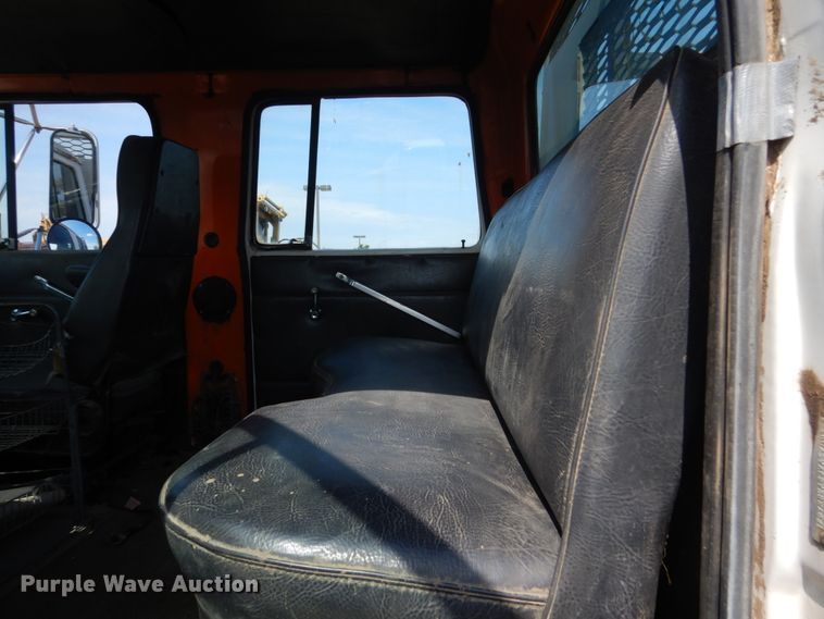 image for item GA9158 1988 Ford L8000  flatbed truck