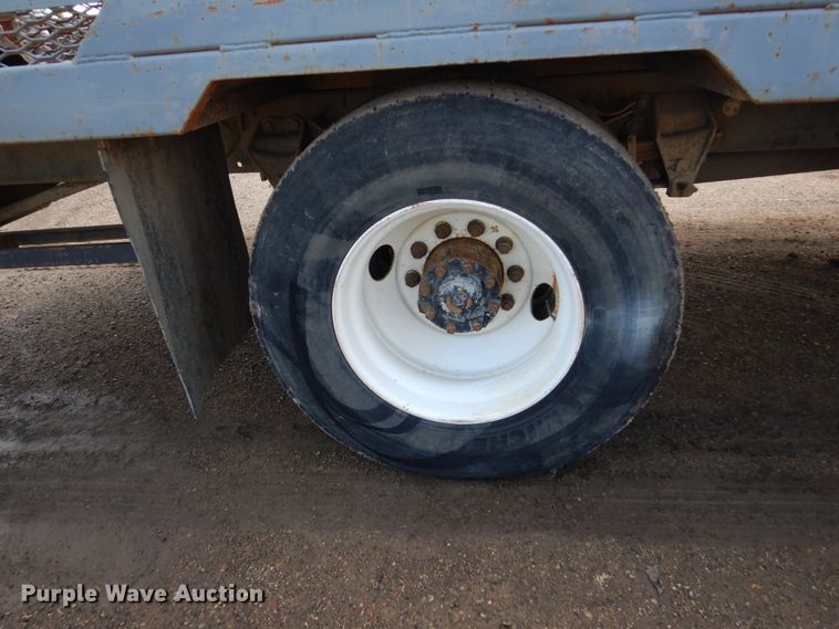 image for item GA9158 1988 Ford L8000  flatbed truck