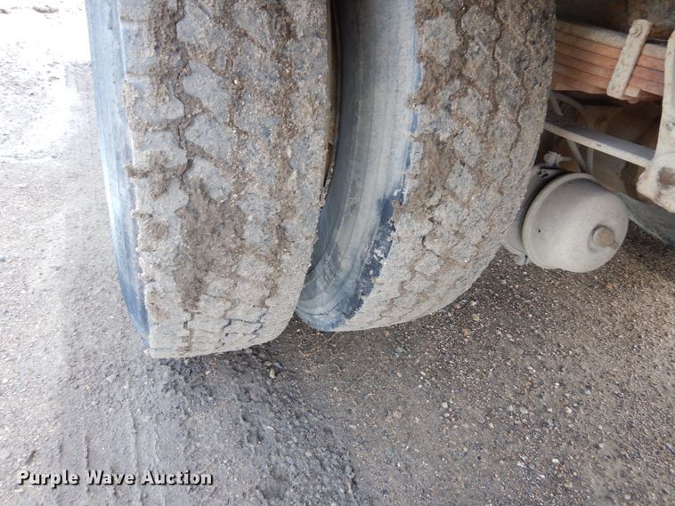 image for item GA9158 1988 Ford L8000  flatbed truck