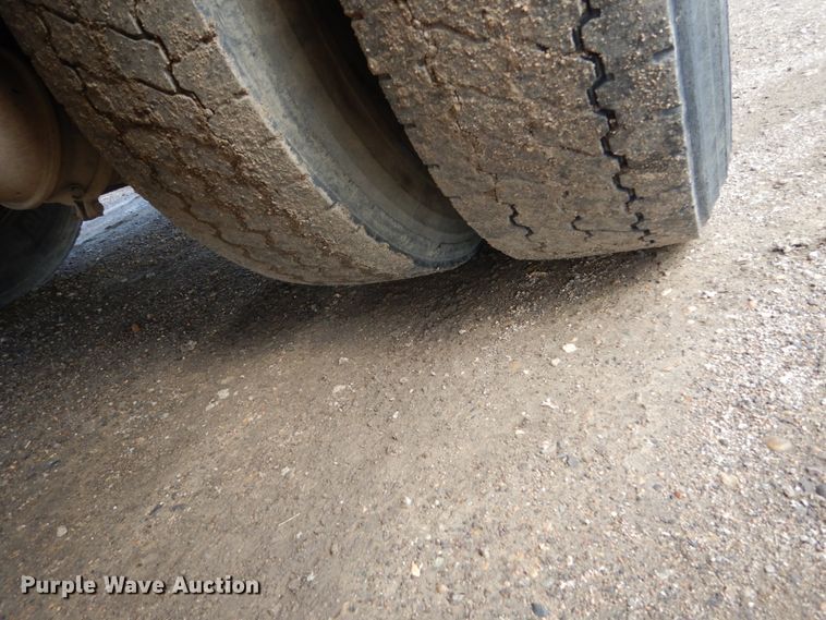 image for item GA9158 1988 Ford L8000  flatbed truck