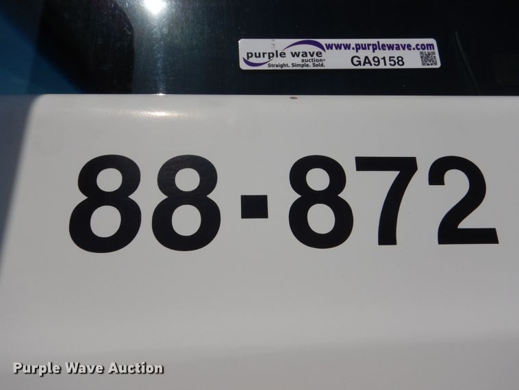 image for item GA9158 1988 Ford L8000  flatbed truck