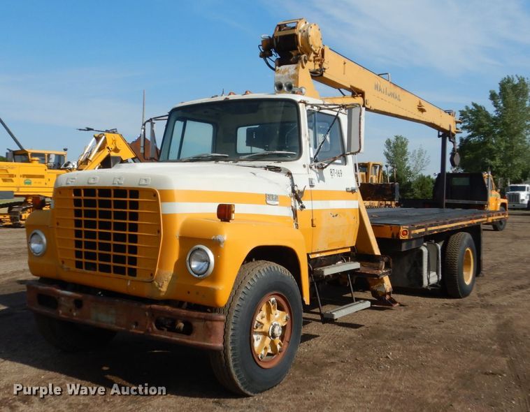 image for item GA9159 1977 Ford F800  crane truck