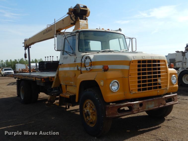 image for item GA9159 1977 Ford F800  crane truck