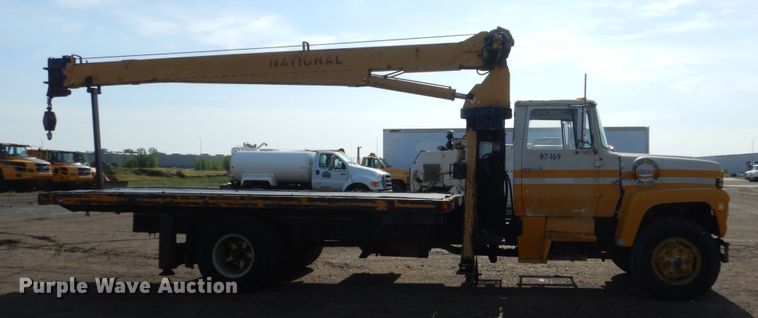 image for item GA9159 1977 Ford F800  crane truck