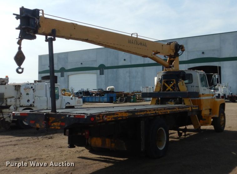 image for item GA9159 1977 Ford F800  crane truck