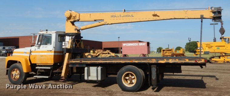 image for item GA9159 1977 Ford F800  crane truck