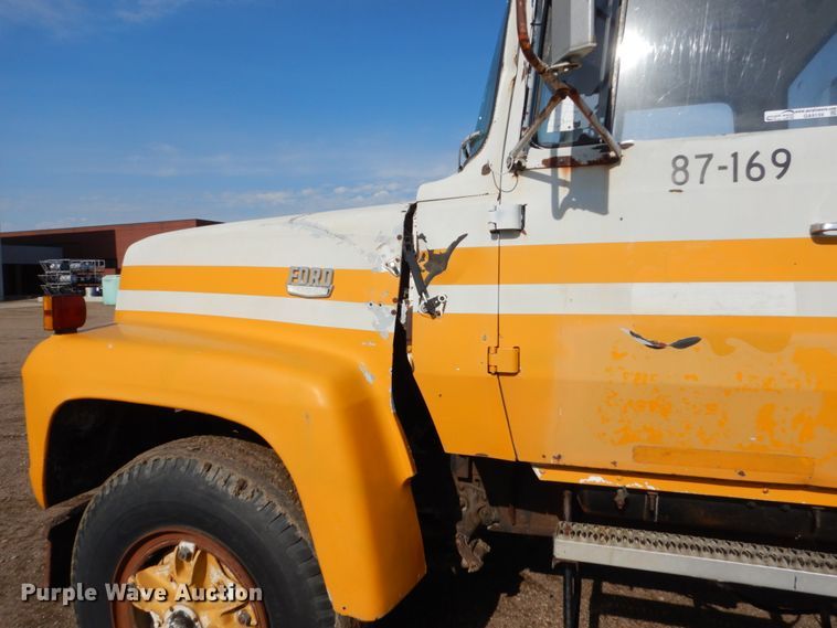 image for item GA9159 1977 Ford F800  crane truck