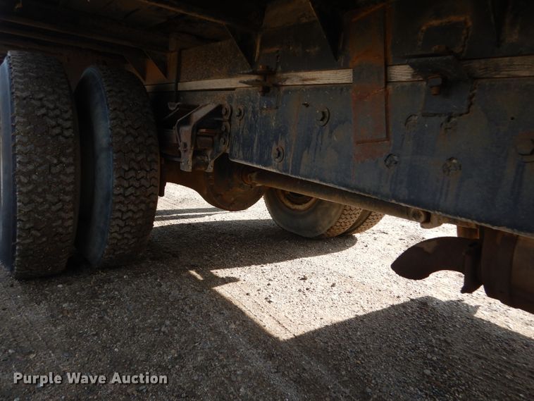 image for item GA9159 1977 Ford F800  crane truck