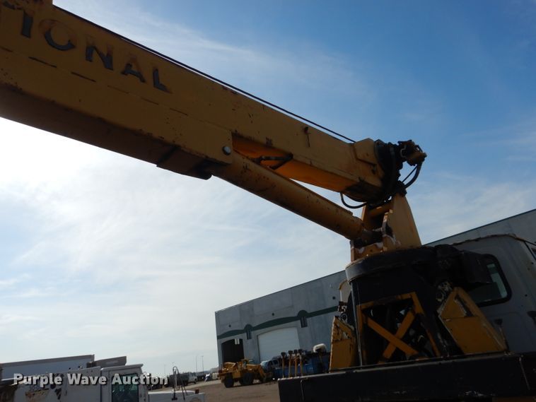 image for item GA9159 1977 Ford F800  crane truck