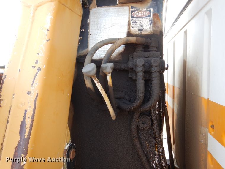 image for item GA9159 1977 Ford F800  crane truck