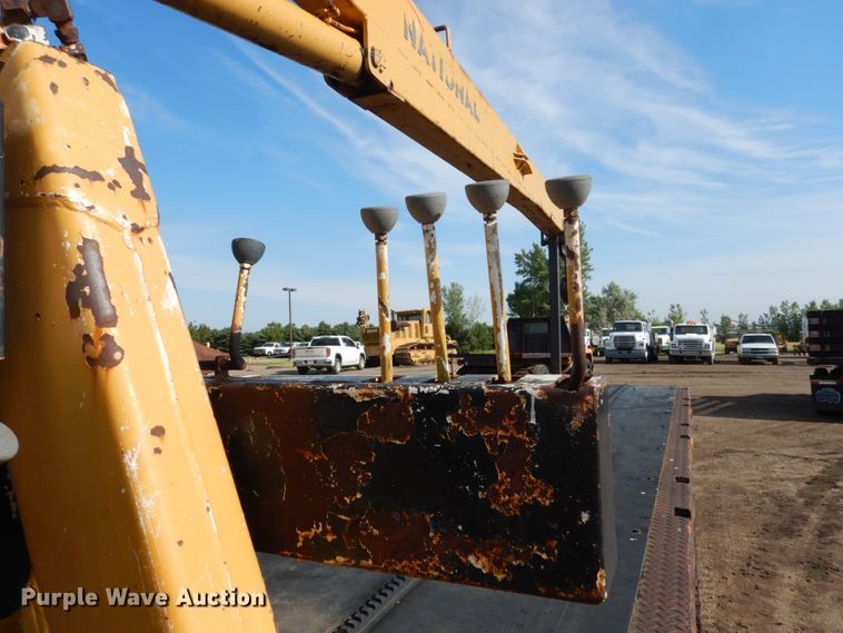 image for item GA9159 1977 Ford F800  crane truck