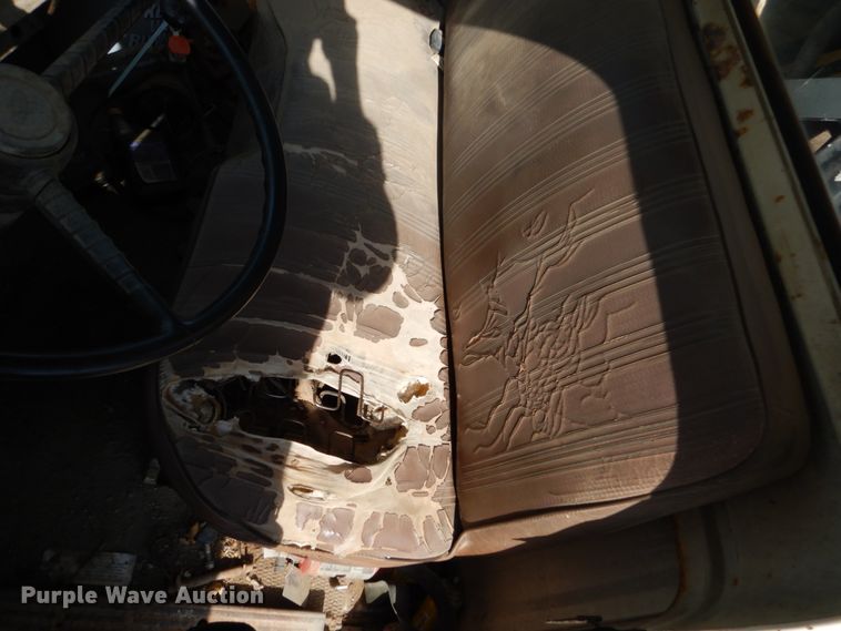 image for item GA9159 1977 Ford F800  crane truck