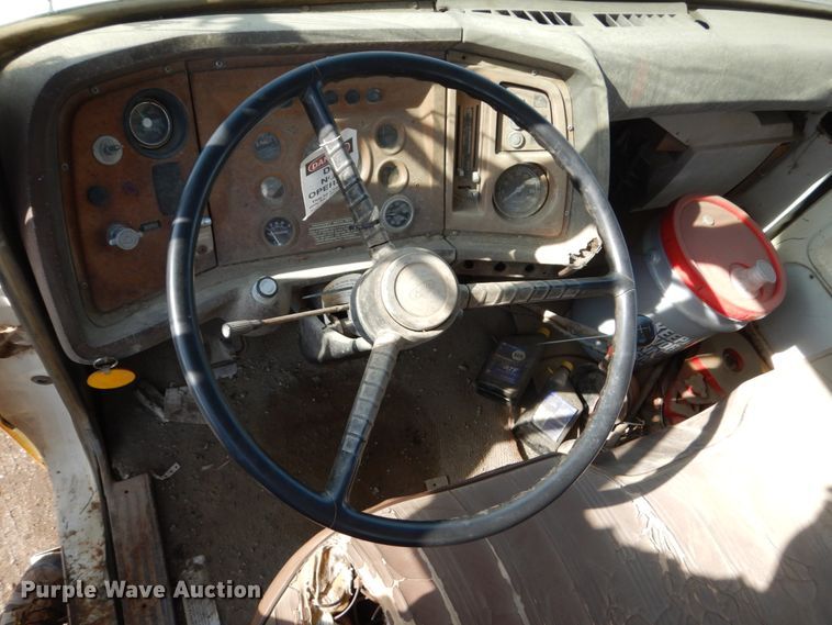 image for item GA9159 1977 Ford F800  crane truck