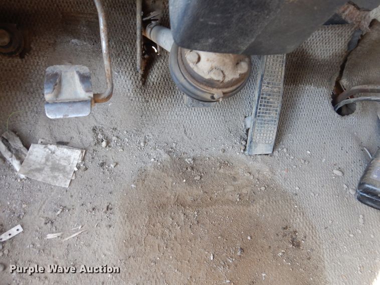 image for item GA9159 1977 Ford F800  crane truck