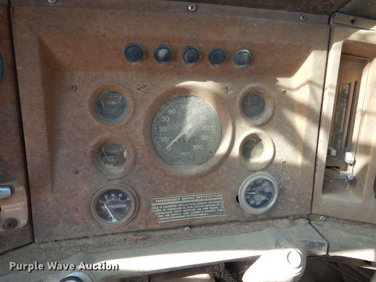 image for item GA9159 1977 Ford F800  crane truck