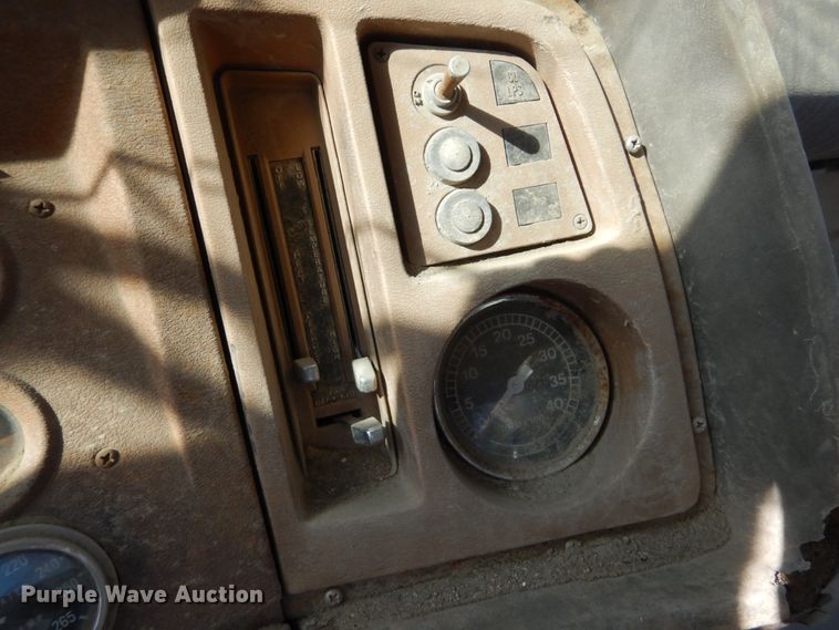 image for item GA9159 1977 Ford F800  crane truck