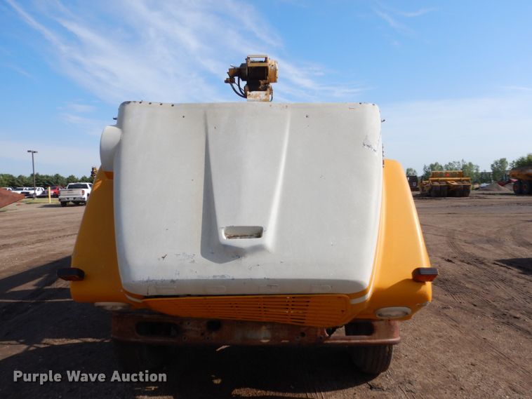 image for item GA9159 1977 Ford F800  crane truck