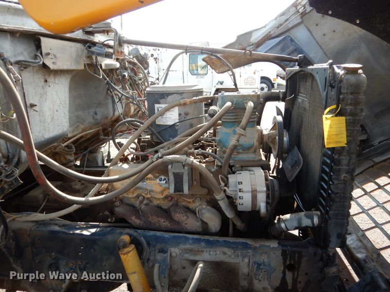 image for item GA9159 1977 Ford F800  crane truck