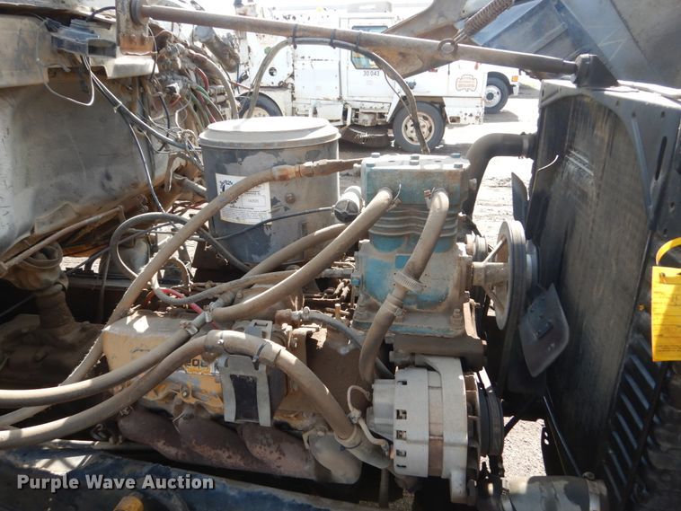 image for item GA9159 1977 Ford F800  crane truck