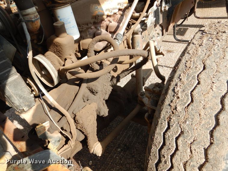 image for item GA9159 1977 Ford F800  crane truck