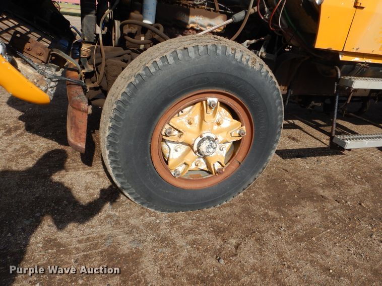 image for item GA9159 1977 Ford F800  crane truck