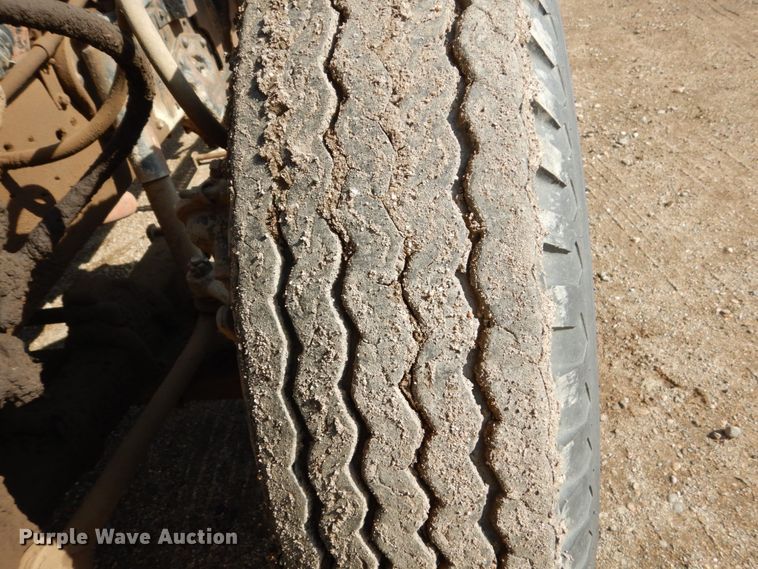 image for item GA9159 1977 Ford F800  crane truck