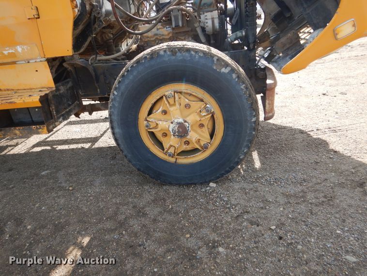 image for item GA9159 1977 Ford F800  crane truck