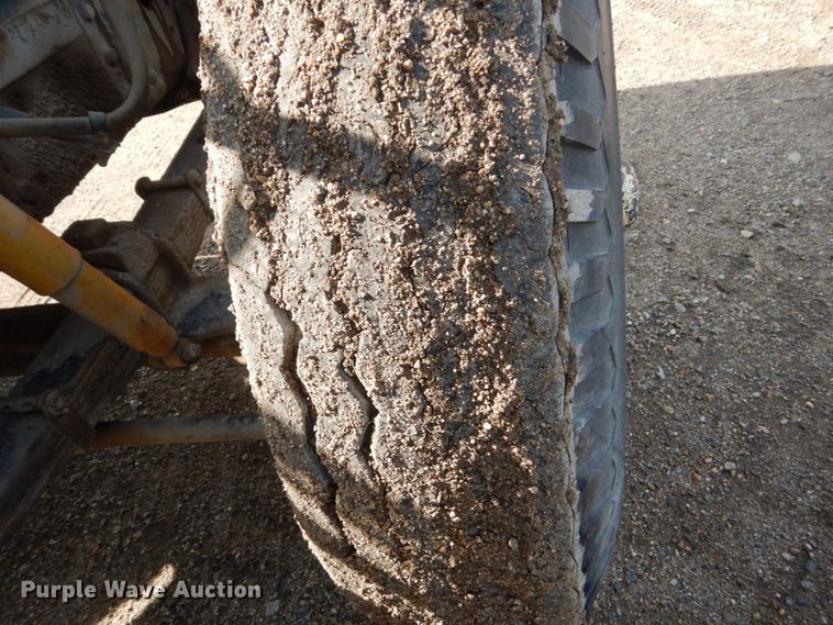 image for item GA9159 1977 Ford F800  crane truck