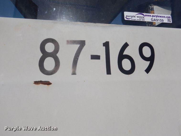 image for item GA9159 1977 Ford F800  crane truck