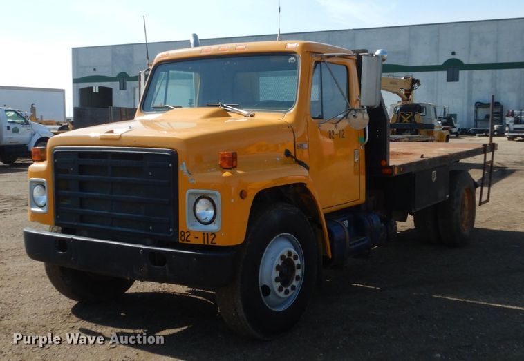 image for item GA9161 1986 International 1900  flat dump bed truck