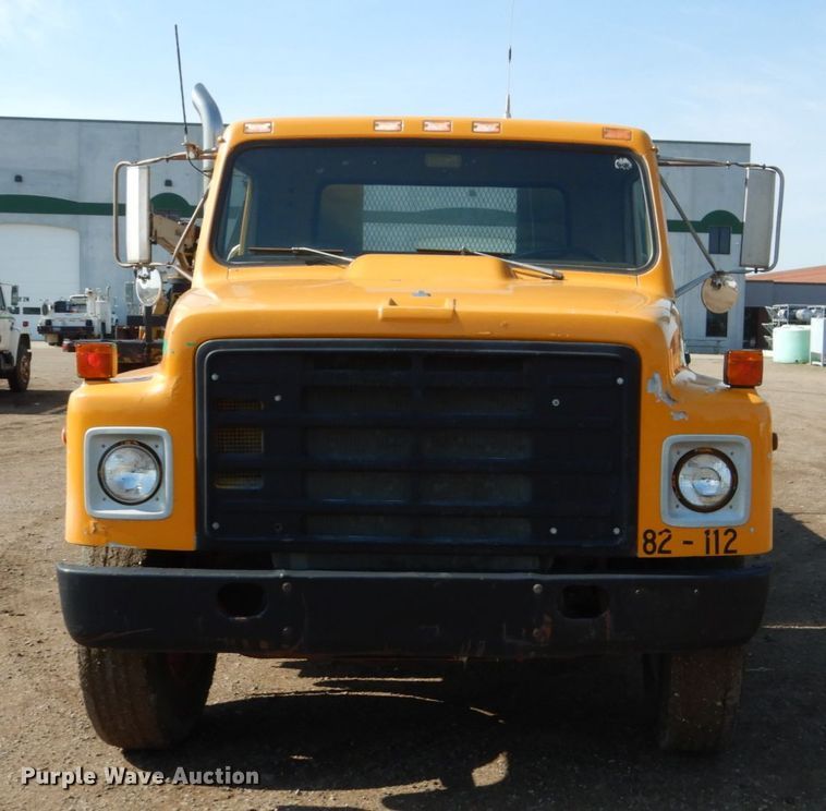 image for item GA9161 1986 International 1900  flat dump bed truck