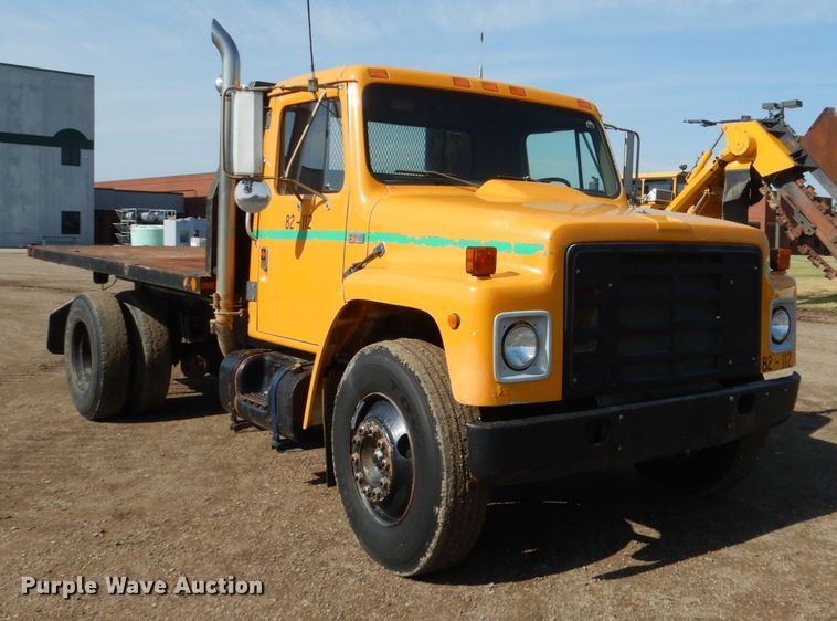 image for item GA9161 1986 International 1900  flat dump bed truck